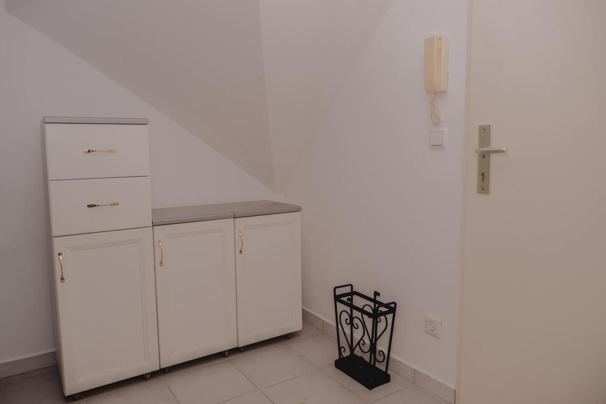 Terrace Apartment Near Volksoper And City Centre เวียนนา ภายนอก รูปภาพ