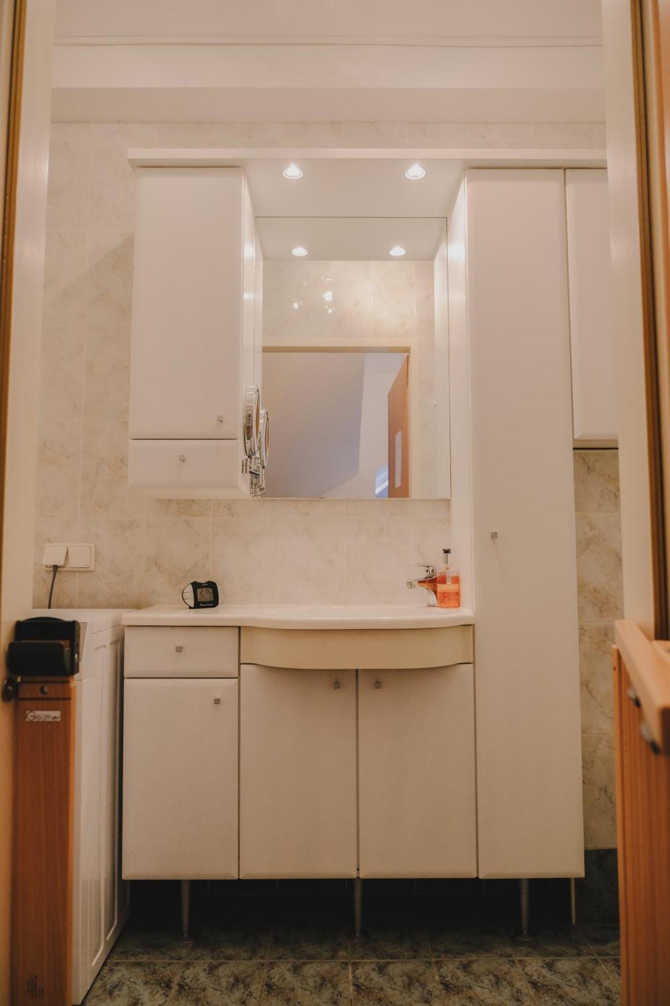 Terrace Apartment Near Volksoper And City Centre เวียนนา ภายนอก รูปภาพ