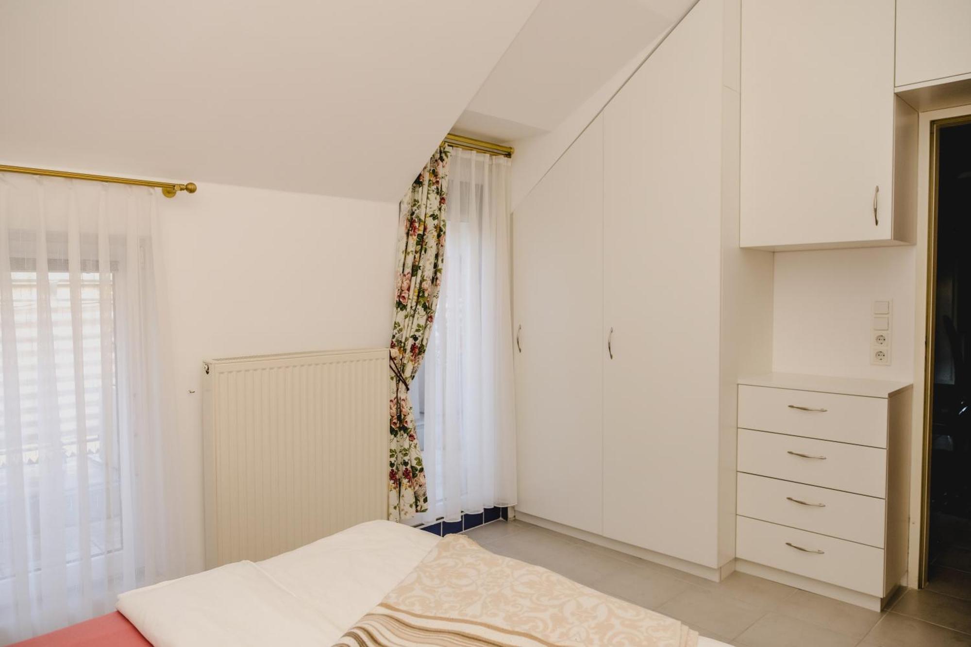 Terrace Apartment Near Volksoper And City Centre เวียนนา ภายนอก รูปภาพ